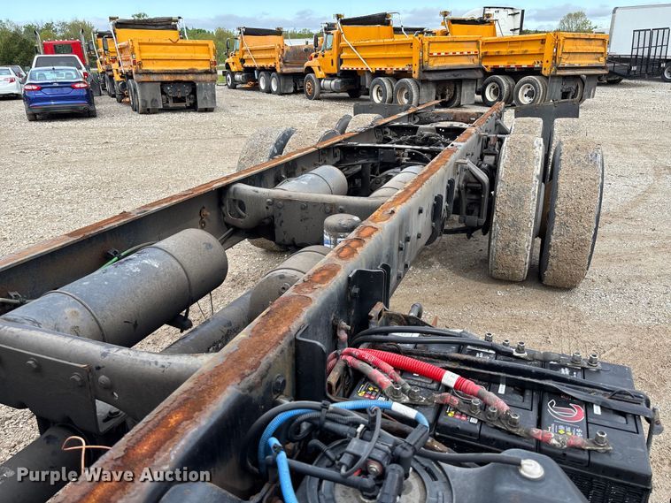 image for item FC5618 2013 Freightliner  Business Class M2 truck cab and chassis