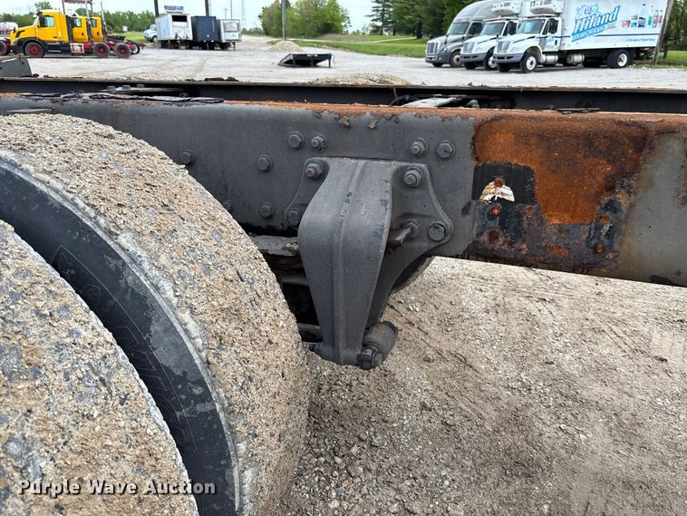 image for item FC5618 2013 Freightliner  Business Class M2 truck cab and chassis