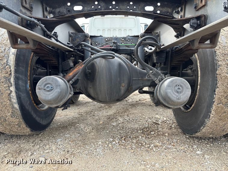 image for item FC5618 2013 Freightliner  Business Class M2 truck cab and chassis