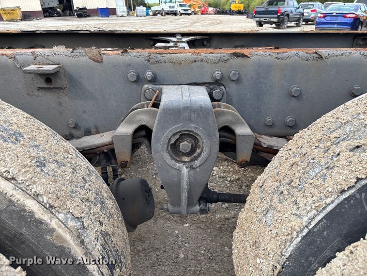 image for item FC5618 2013 Freightliner  Business Class M2 truck cab and chassis