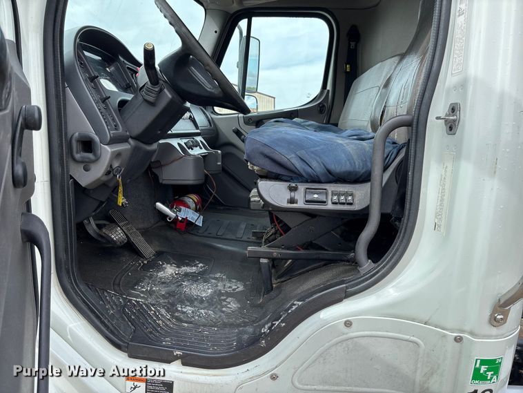 image for item FC5618 2013 Freightliner  Business Class M2 truck cab and chassis