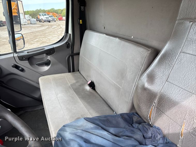 image for item FC5618 2013 Freightliner  Business Class M2 truck cab and chassis
