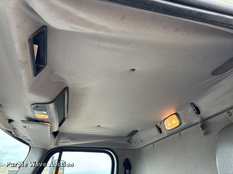 image for item FC5618 2013 Freightliner  Business Class M2 truck cab and chassis
