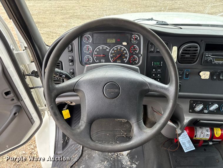 image for item FC5618 2013 Freightliner  Business Class M2 truck cab and chassis