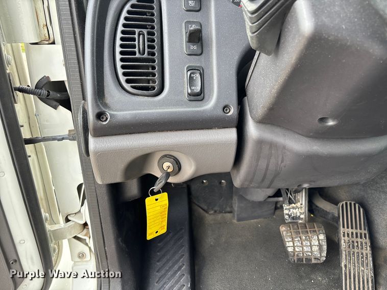 image for item FC5618 2013 Freightliner  Business Class M2 truck cab and chassis
