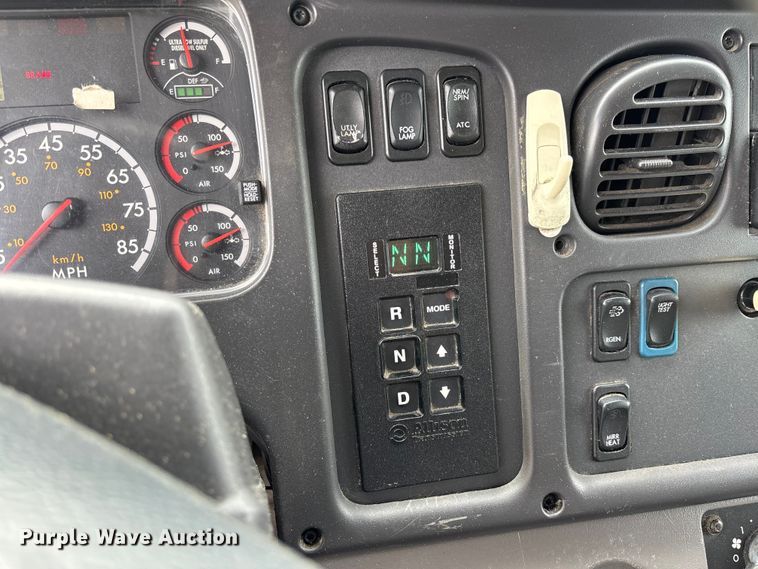 image for item FC5618 2013 Freightliner  Business Class M2 truck cab and chassis