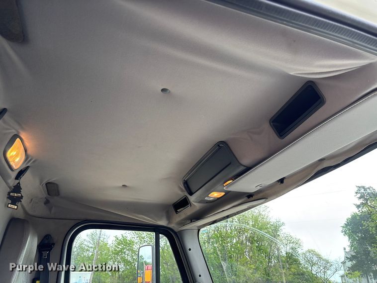 image for item FC5618 2013 Freightliner  Business Class M2 truck cab and chassis