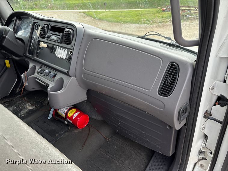 image for item FC5618 2013 Freightliner  Business Class M2 truck cab and chassis