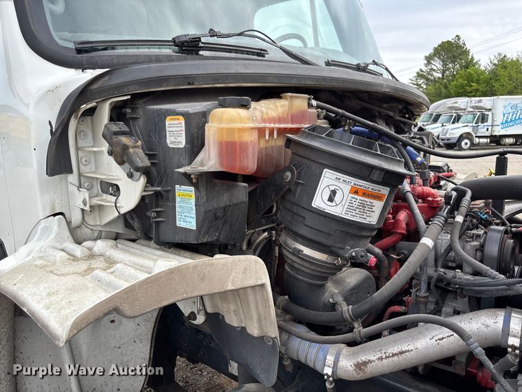 image for item FC5618 2013 Freightliner  Business Class M2 truck cab and chassis