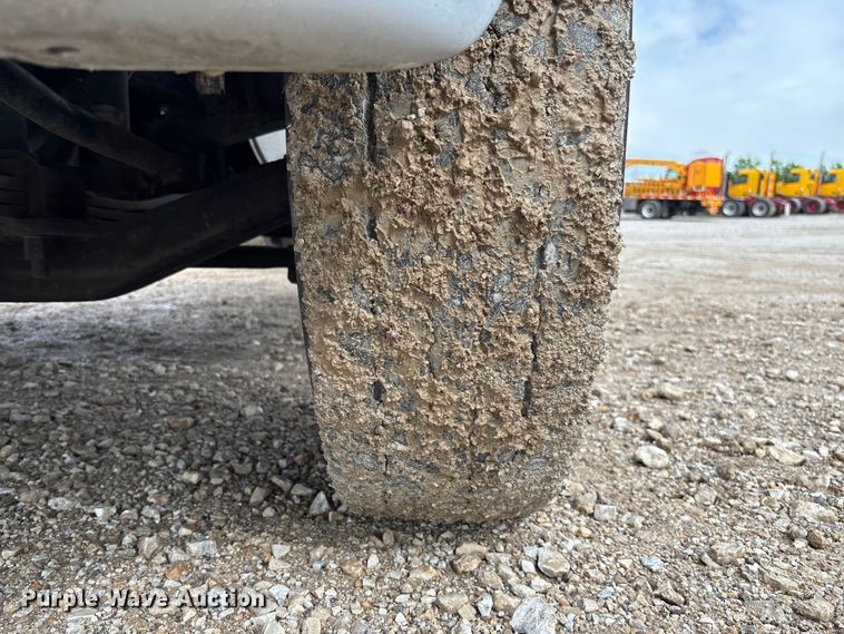 image for item FC5618 2013 Freightliner  Business Class M2 truck cab and chassis