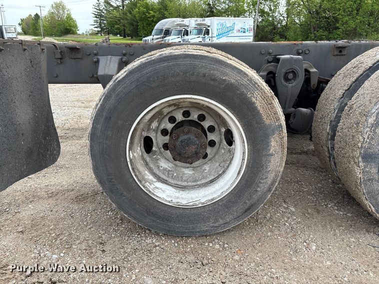 image for item FC5618 2013 Freightliner  Business Class M2 truck cab and chassis