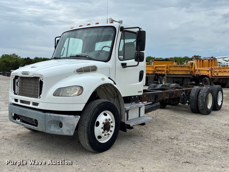image for item FC5711 2010 Freightliner M2106 truck cab and chassis