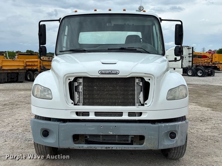 image for item FC5711 2010 Freightliner M2106 truck cab and chassis
