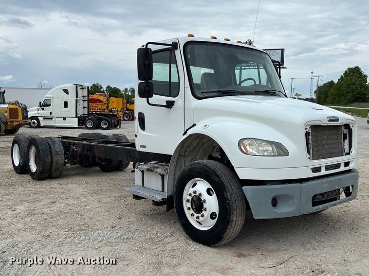image for item FC5711 2010 Freightliner M2106 truck cab and chassis