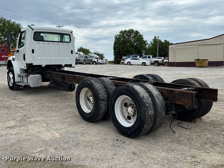 image for item FC5711 2010 Freightliner M2106 truck cab and chassis