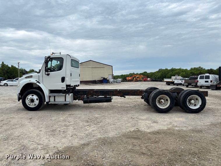 image for item FC5711 2010 Freightliner M2106 truck cab and chassis