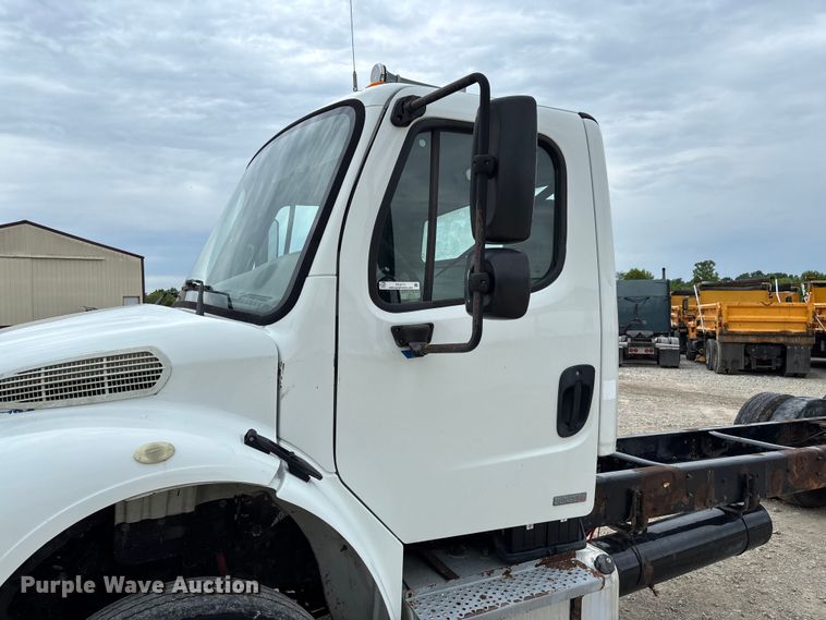 image for item FC5711 2010 Freightliner M2106 truck cab and chassis