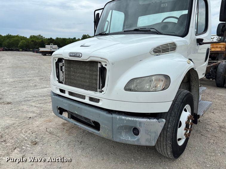 image for item FC5711 2010 Freightliner M2106 truck cab and chassis