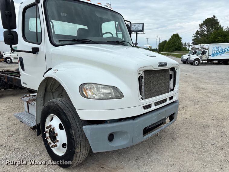 image for item FC5711 2010 Freightliner M2106 truck cab and chassis