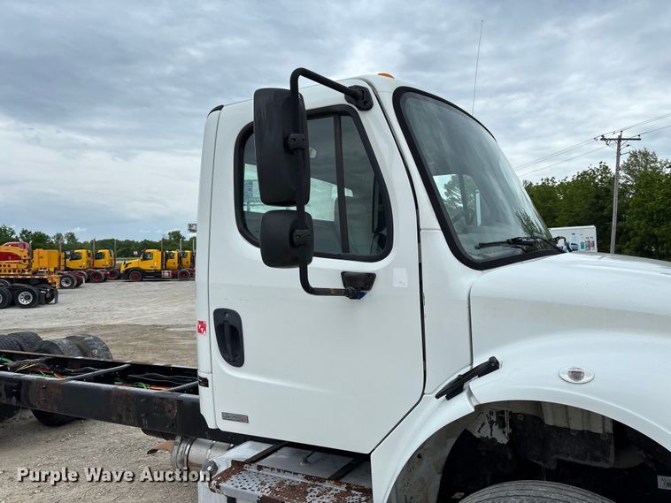image for item FC5711 2010 Freightliner M2106 truck cab and chassis