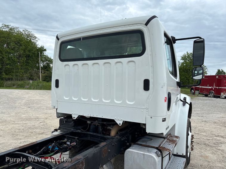 image for item FC5711 2010 Freightliner M2106 truck cab and chassis