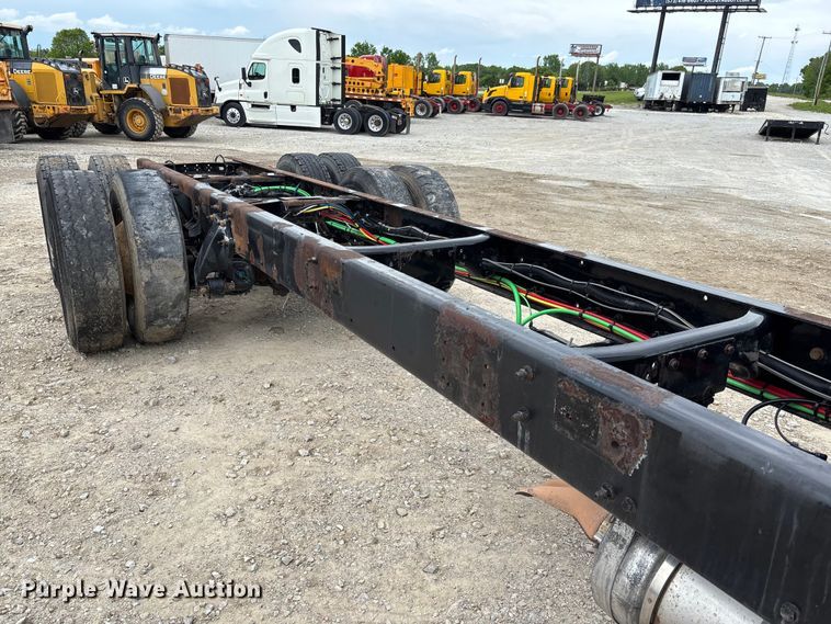 image for item FC5711 2010 Freightliner M2106 truck cab and chassis