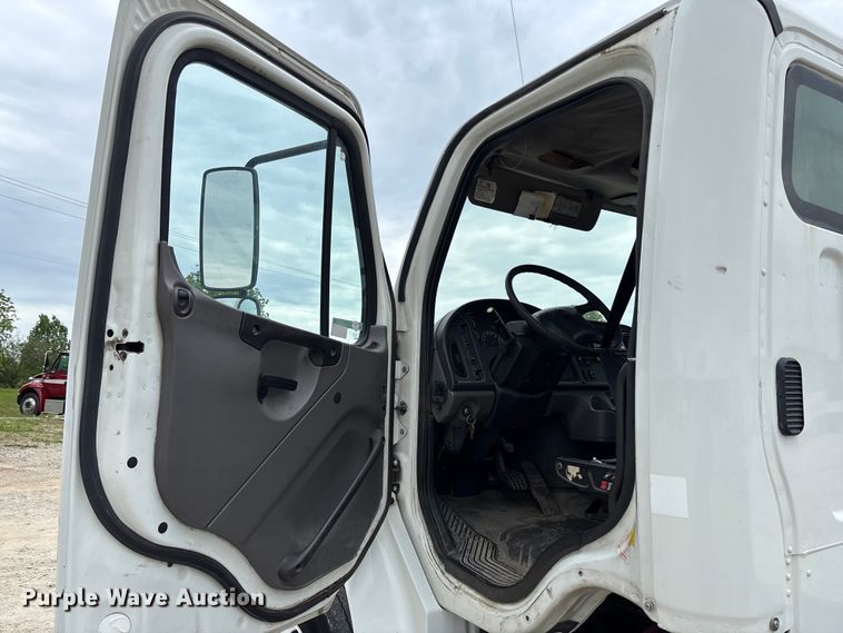 image for item FC5711 2010 Freightliner M2106 truck cab and chassis