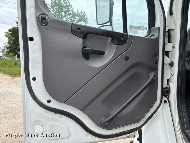 image for item FC5711 2010 Freightliner M2106 truck cab and chassis