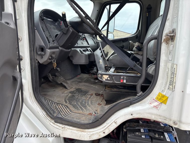 image for item FC5711 2010 Freightliner M2106 truck cab and chassis