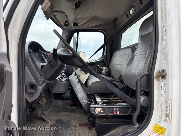 image for item FC5711 2010 Freightliner M2106 truck cab and chassis