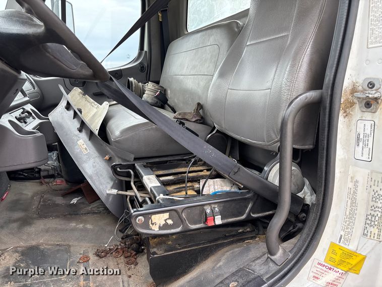 image for item FC5711 2010 Freightliner M2106 truck cab and chassis