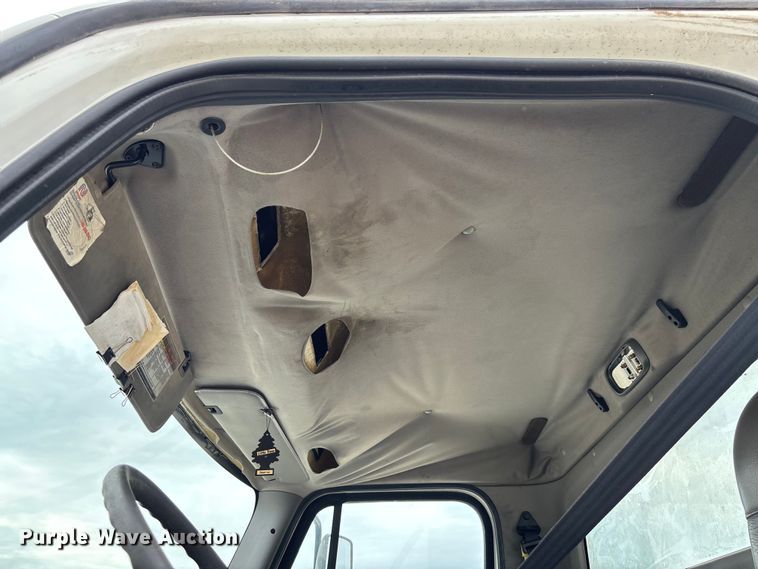 image for item FC5711 2010 Freightliner M2106 truck cab and chassis