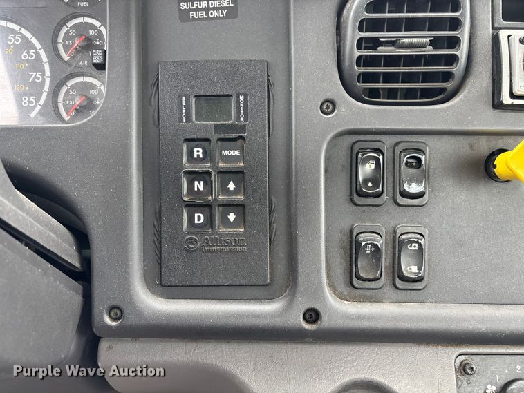 image for item FC5711 2010 Freightliner M2106 truck cab and chassis