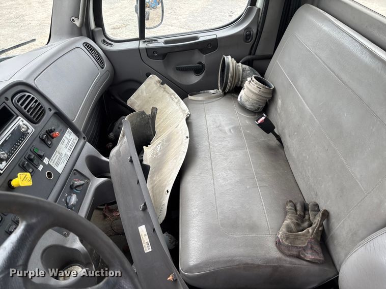 image for item FC5711 2010 Freightliner M2106 truck cab and chassis
