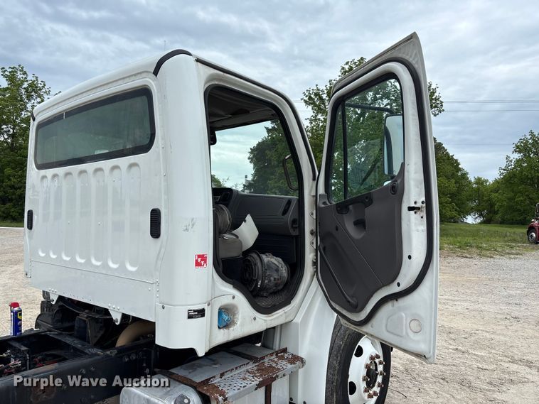 image for item FC5711 2010 Freightliner M2106 truck cab and chassis