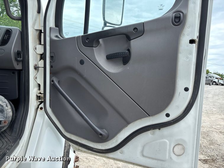 image for item FC5711 2010 Freightliner M2106 truck cab and chassis