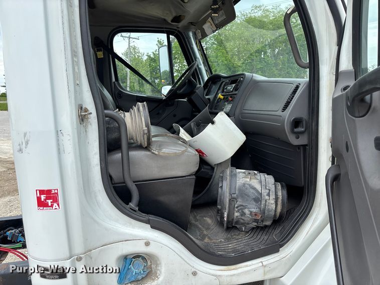 image for item FC5711 2010 Freightliner M2106 truck cab and chassis