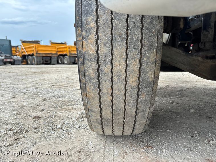 image for item FC5711 2010 Freightliner M2106 truck cab and chassis