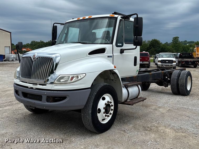 image for item FC5847 2011 International 4300 truck cab and chassis