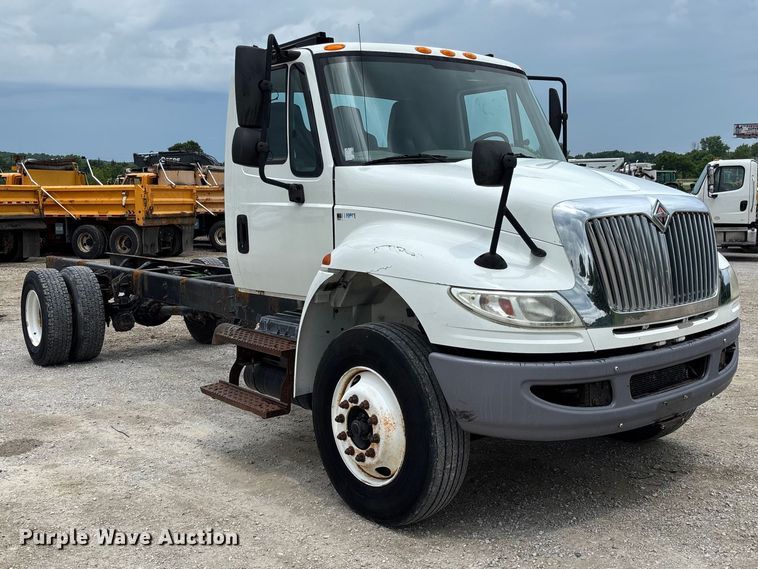 image for item FC5847 2011 International 4300 truck cab and chassis