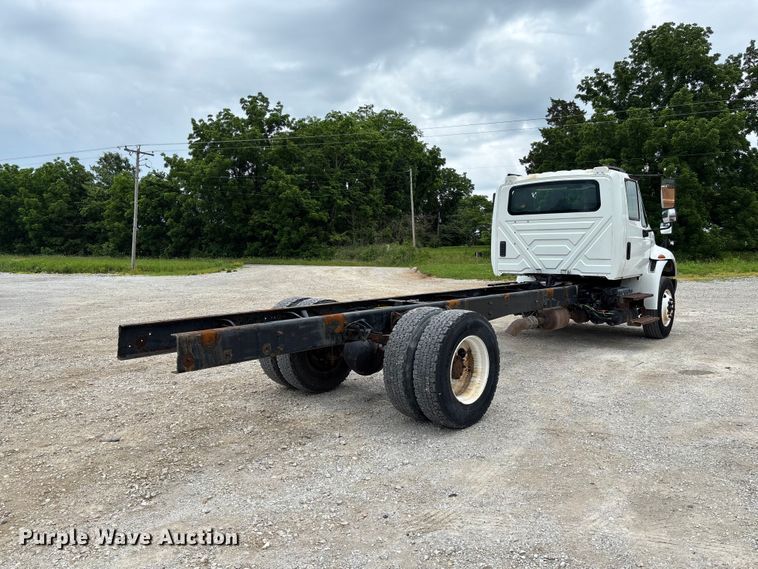 image for item FC5847 2011 International 4300 truck cab and chassis