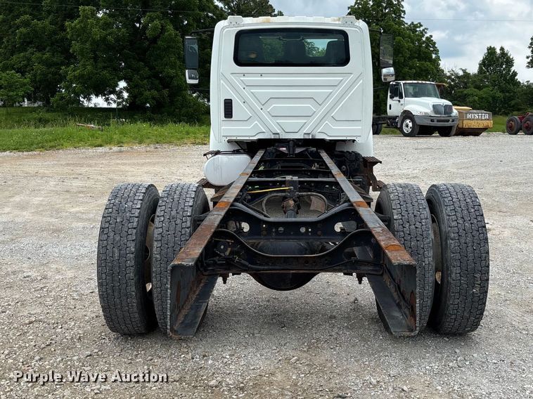 image for item FC5847 2011 International 4300 truck cab and chassis