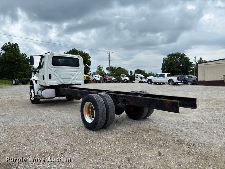 image for item FC5847 2011 International 4300 truck cab and chassis