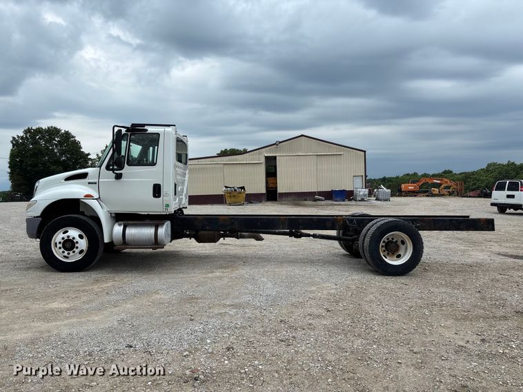 image for item FC5847 2011 International 4300 truck cab and chassis