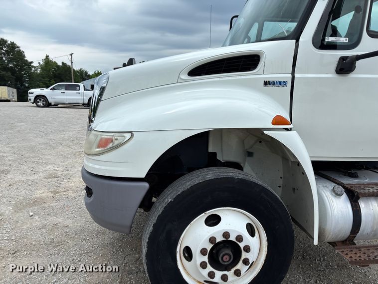image for item FC5847 2011 International 4300 truck cab and chassis