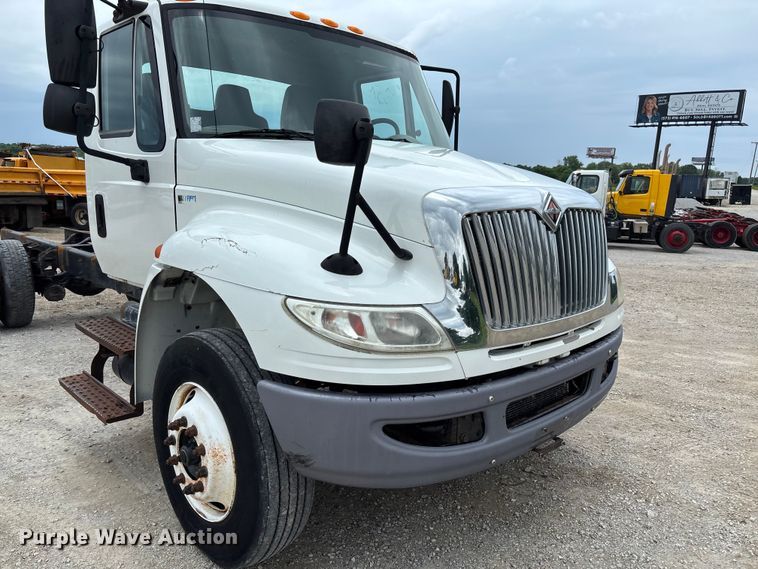image for item FC5847 2011 International 4300 truck cab and chassis