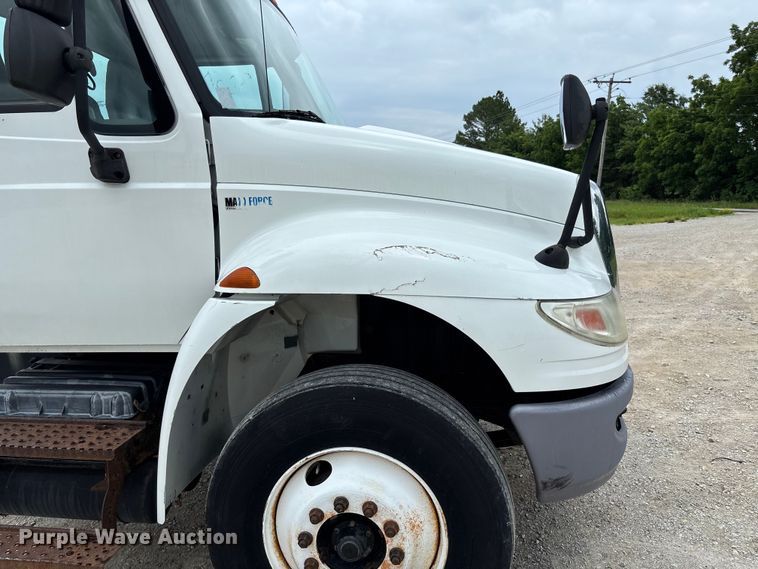 image for item FC5847 2011 International 4300 truck cab and chassis