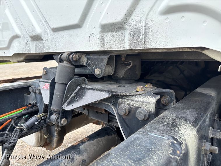 image for item FC5847 2011 International 4300 truck cab and chassis