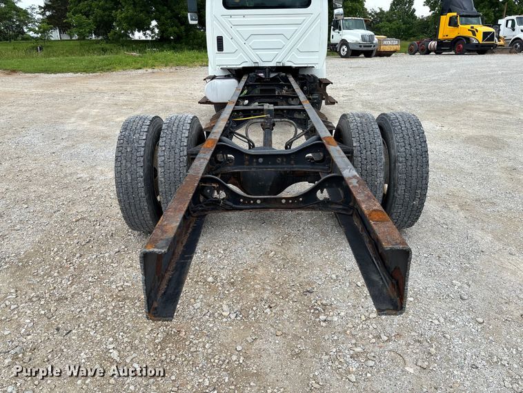 image for item FC5847 2011 International 4300 truck cab and chassis