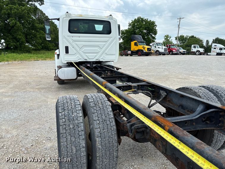 image for item FC5847 2011 International 4300 truck cab and chassis